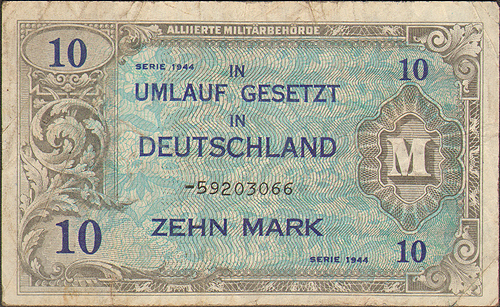 Купюра "In Umlauf Gesetzt in Deutschland 10 mark" Германия, 1944 год Сохранность хорошая Заломы Уголки потерты инфо 12514g.